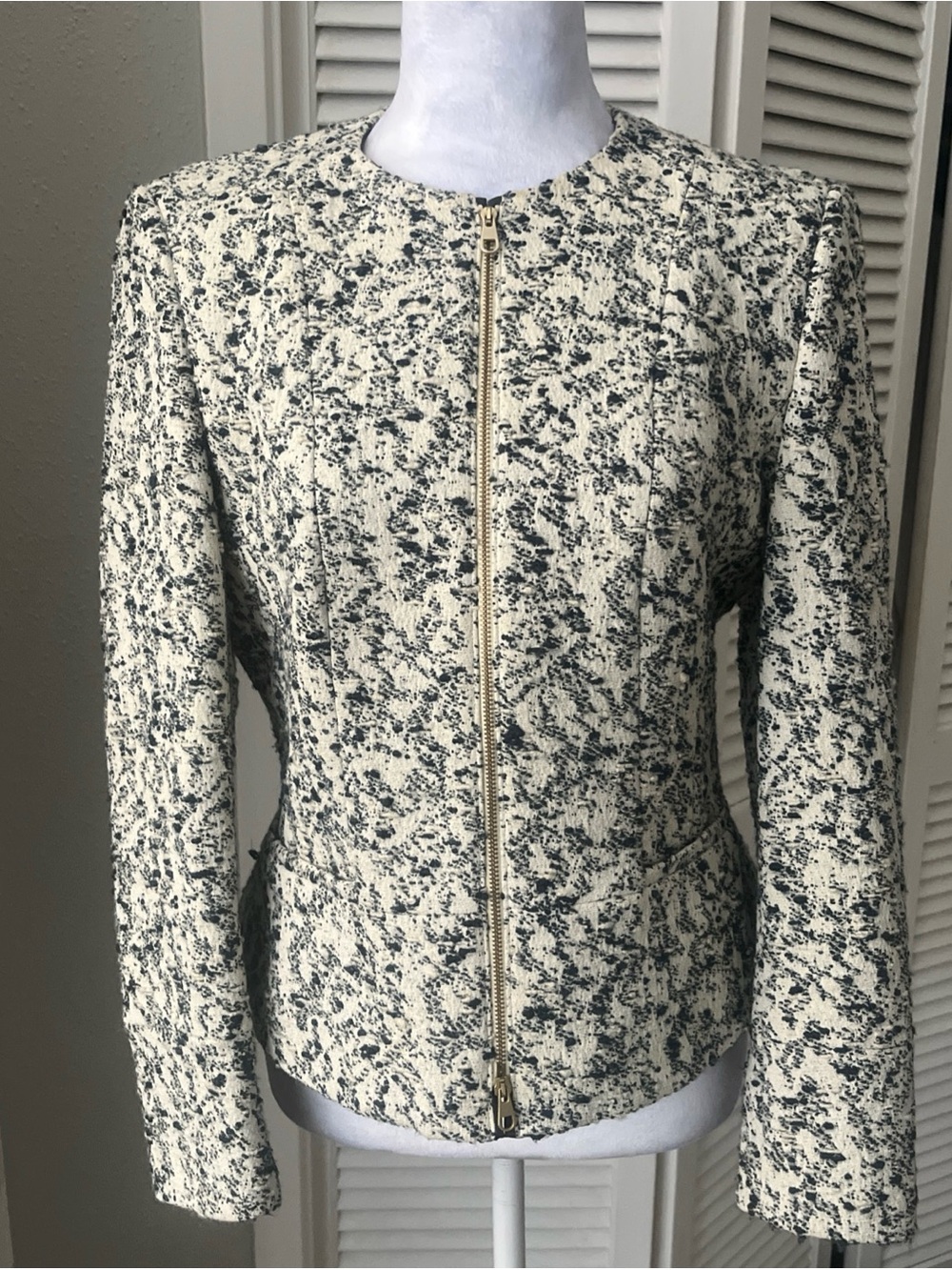 Boss vintage tweed Cream and blue zipper jacket with pockets sz M